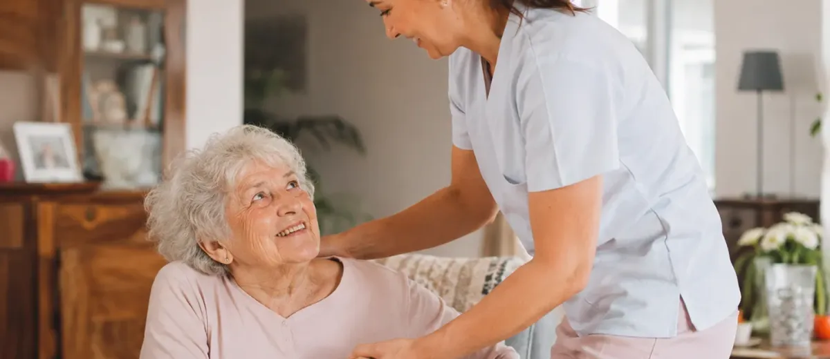 comparaison auxiliaire de vie aide à domicile aide-soignante