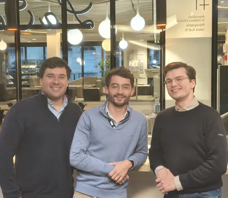 L’équipe ColombAge avec une auxiliaire de vie et une personne âgée