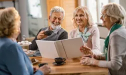 Des seniors dans un accueil de jour